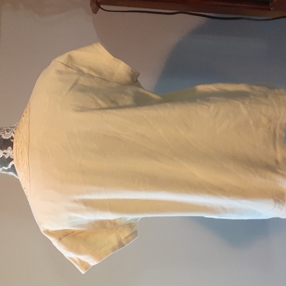 Chico's Top in Gorgeous Yellow🌼 - Picture 4 of 5